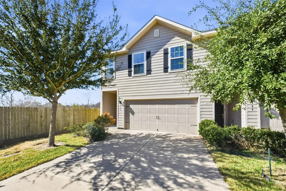Unit for sale at 112 Blue Crest Lane, Brookshire, TX 77423