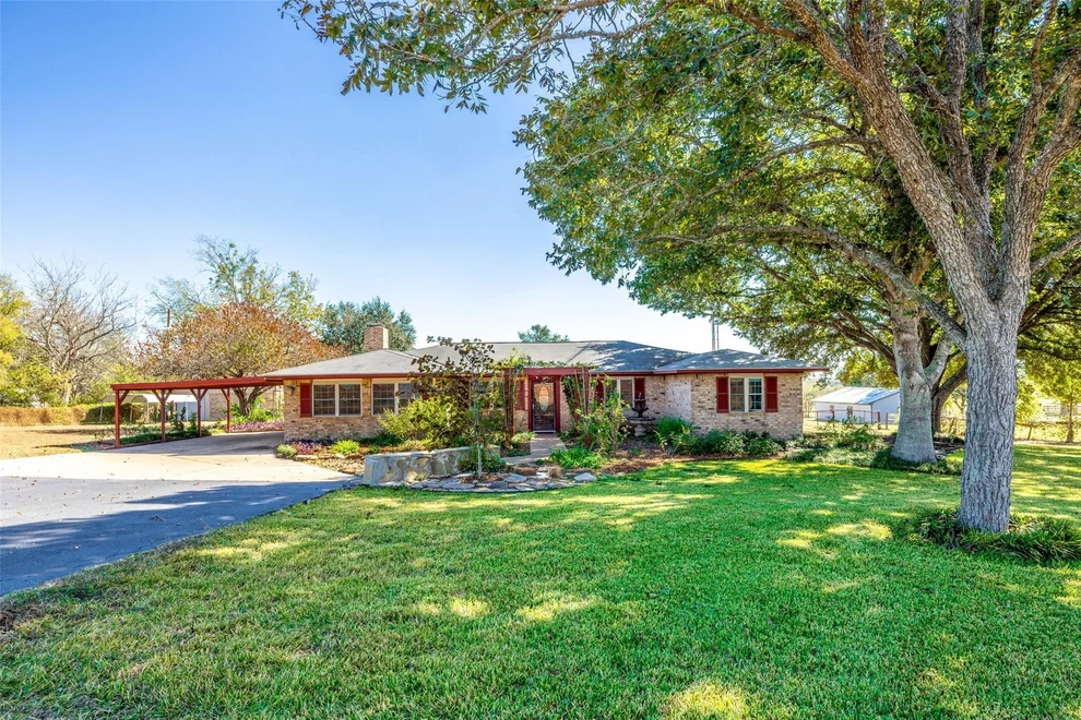 Unit for sale at 1051 Fm 109, Brenham, TX 77833