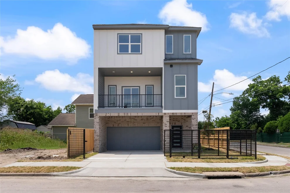 Unit for sale at 3219 Fontinot Street, Houston, TX 77026