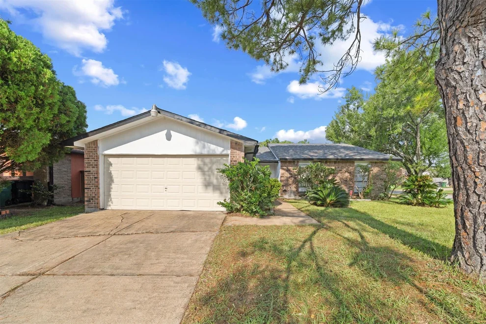 Unit for sale at 15902 Dante Drive, Houston, TX 77053