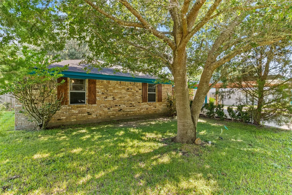 Unit for sale at 103 S Ringgold Street, West Columbia, TX 77486
