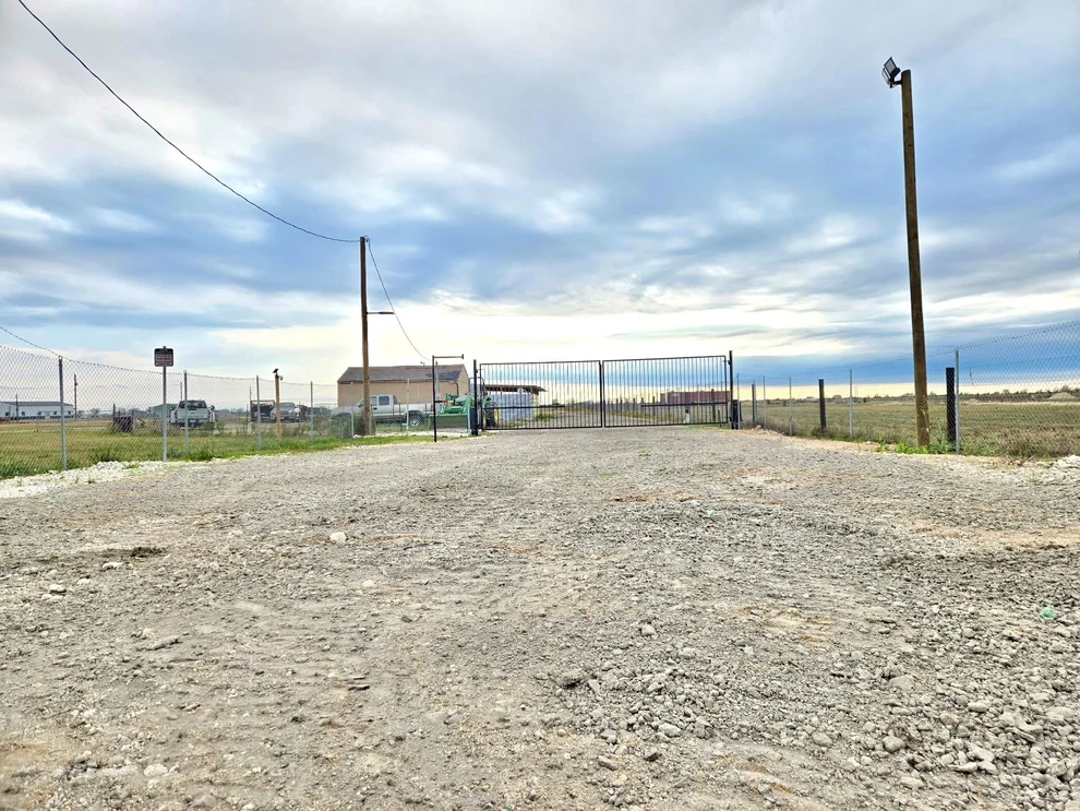Unit for sale at 1046 Beal Road, Eagle Lake, TX 77434
