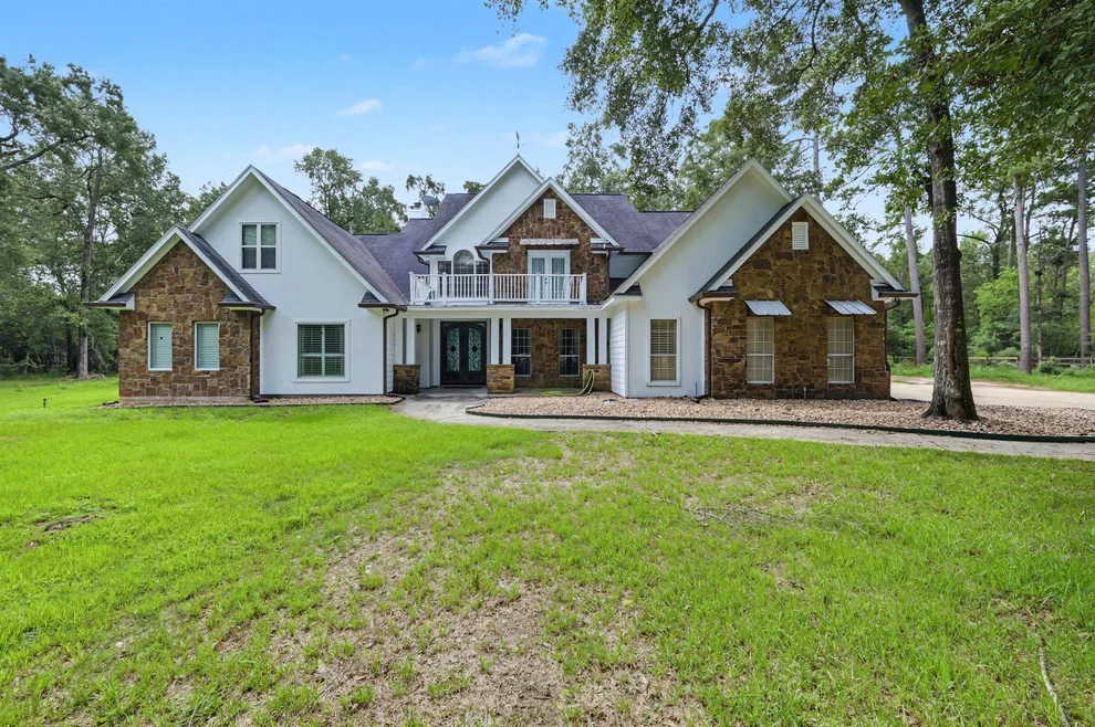 Unit for sale at 10933 Lake Forest Drive, Conroe, TX 77384