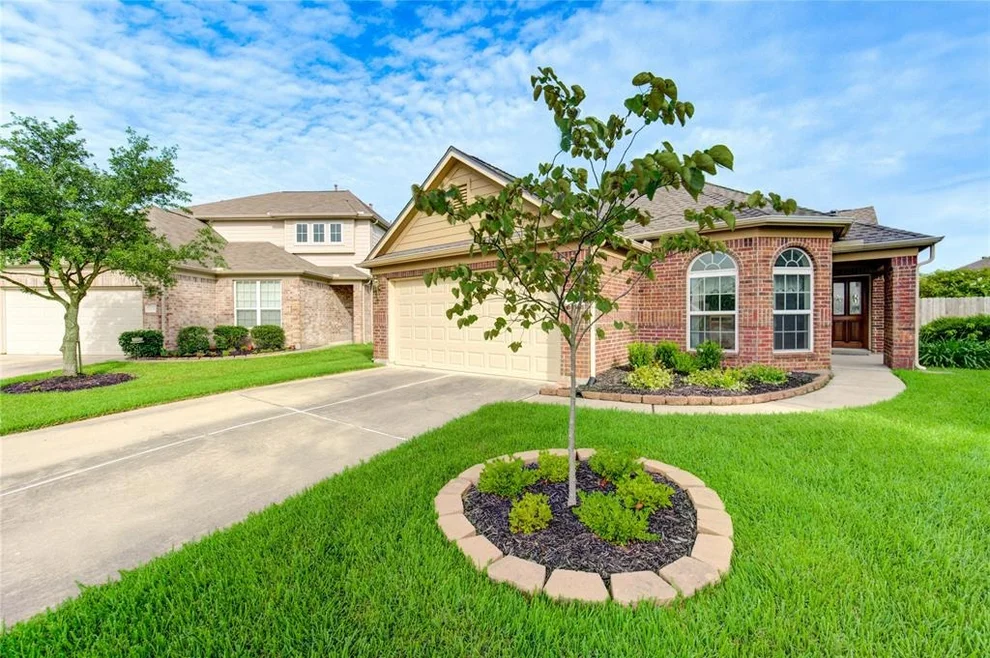 Unit for sale at 19238 Ashford Square Street, Tomball, TX 77375
