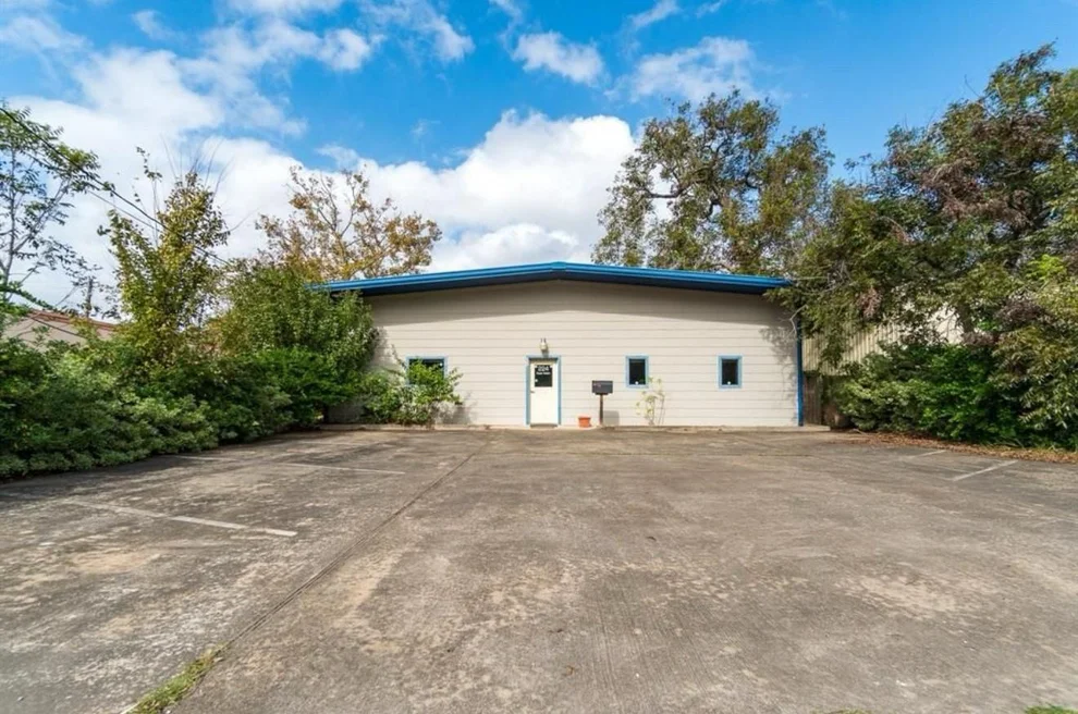 Unit for sale at 224 E Main Street, Clute, TX 77531