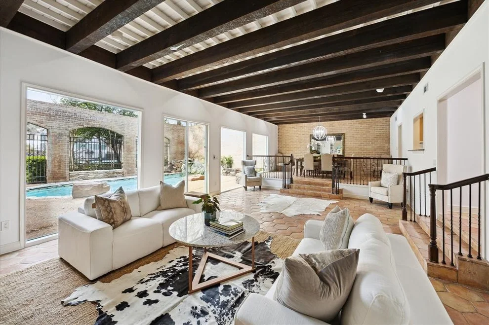 Unit for sale at 8 Woodstone Street, Houston, TX 77024
