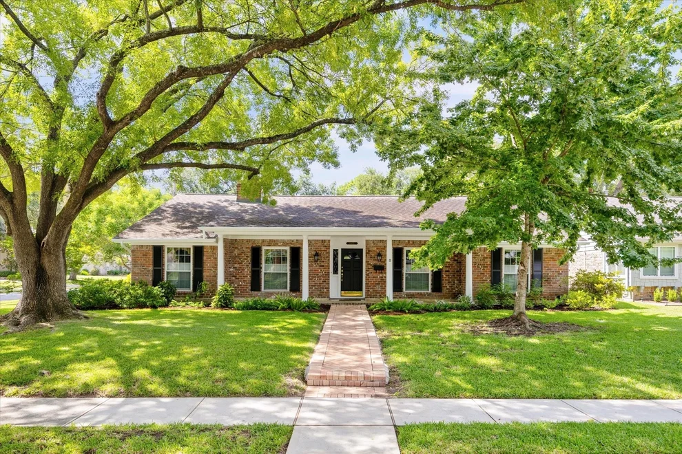 Unit for sale at 10603 Lynbrook Drive, Houston, TX 77042