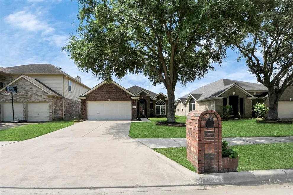 Unit for sale at 11843 Leaf Oak Drive, Houston, TX 77065