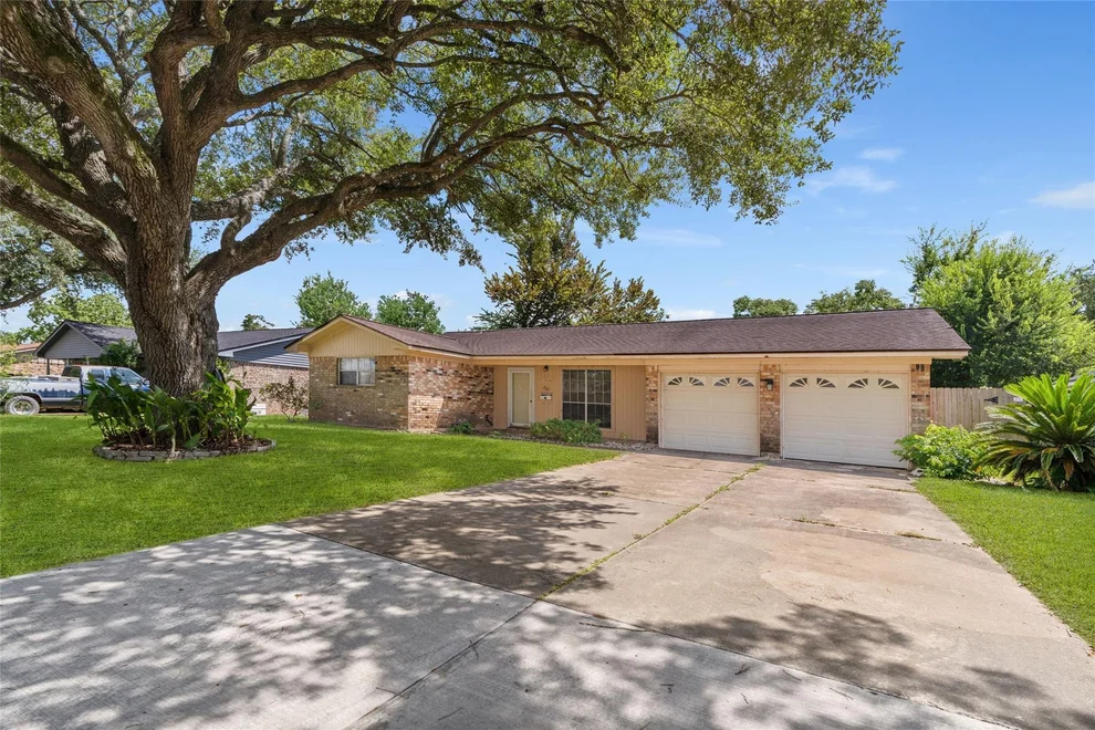 Unit for sale at 104 Talisman Street, Lake Jackson, TX 77566