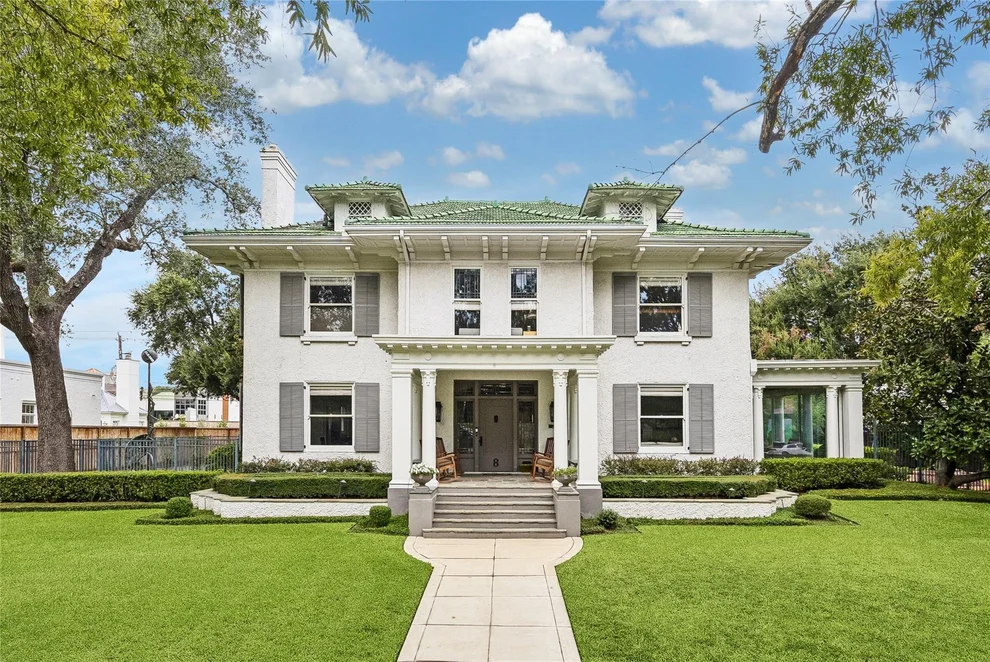 Unit for sale at 8 Courtlandt Place, Houston, TX 77006