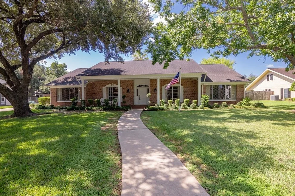 Unit for sale at 203 Whispering Creek Street, Victoria, TX 77904