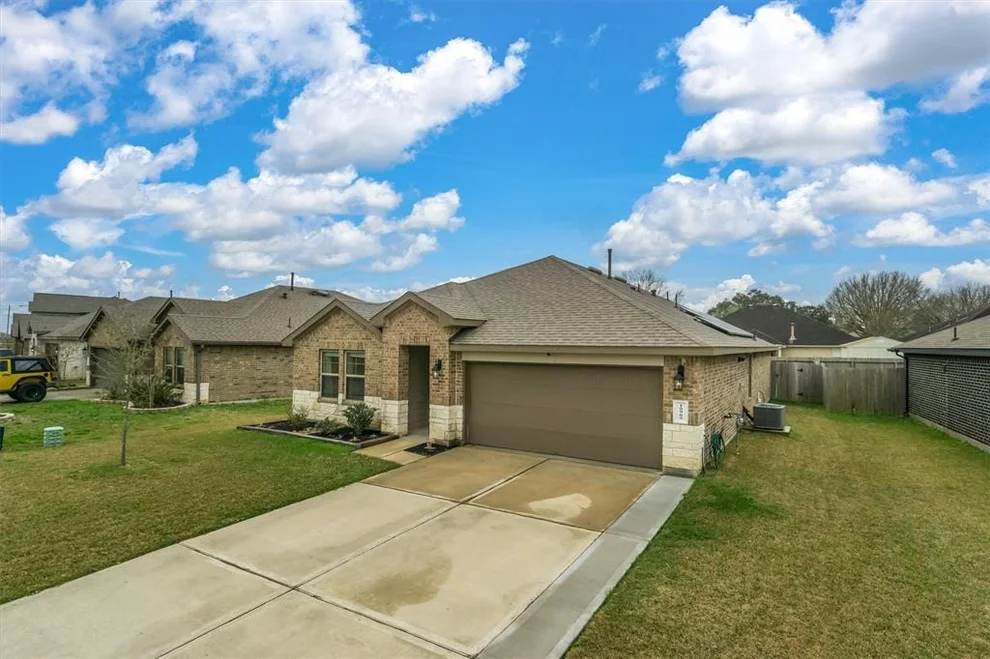 Unit for sale at 10909 33rd Avenue North, Texas City, TX 77591
