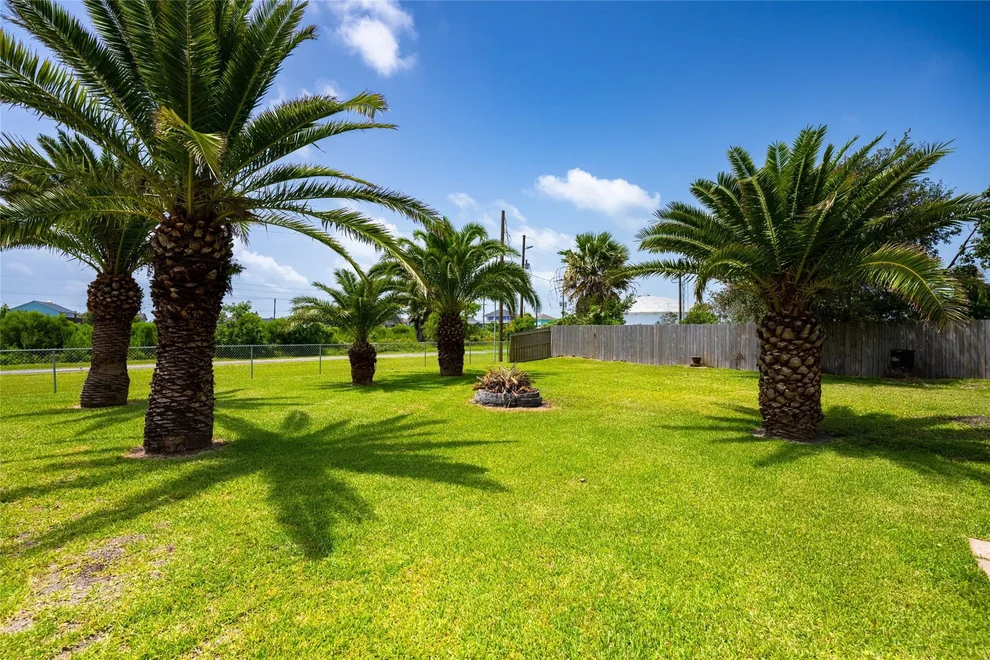 Unit for sale at 1051 Pompano Drive, Crystal Beach, TX 77617