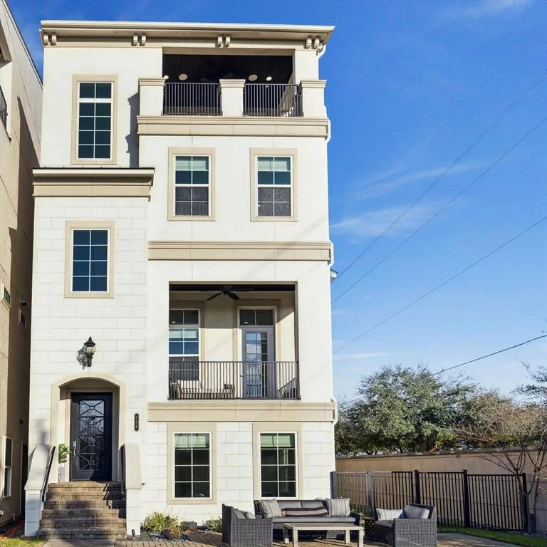 Unit for sale at 705 Somerset Commons Lane, Houston, TX 77055