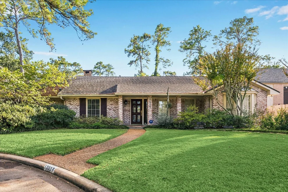 Unit for sale at 12327 Tunbridge Lane, Houston, TX 77024