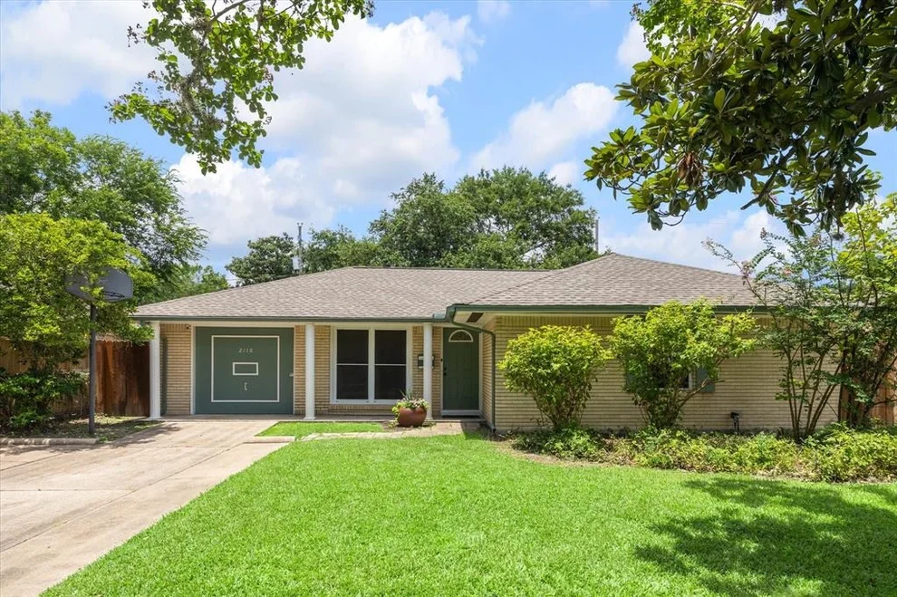 Unit for sale at 2110 Chippendale Road, Houston, TX 77018