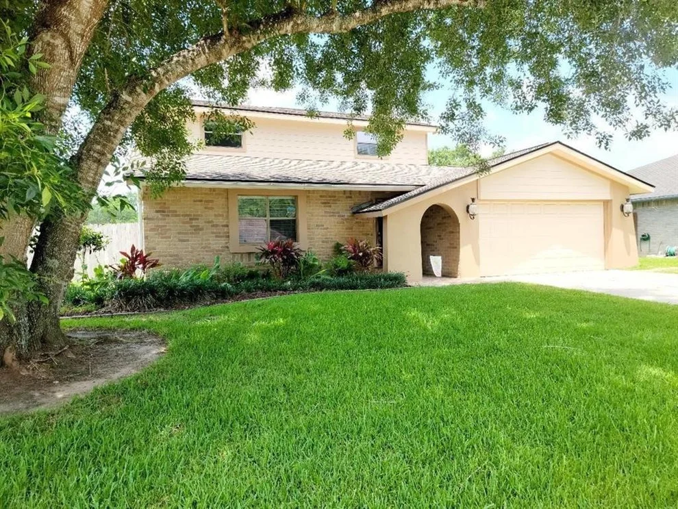Unit for sale at 407 Country Lane, League City, TX 77573