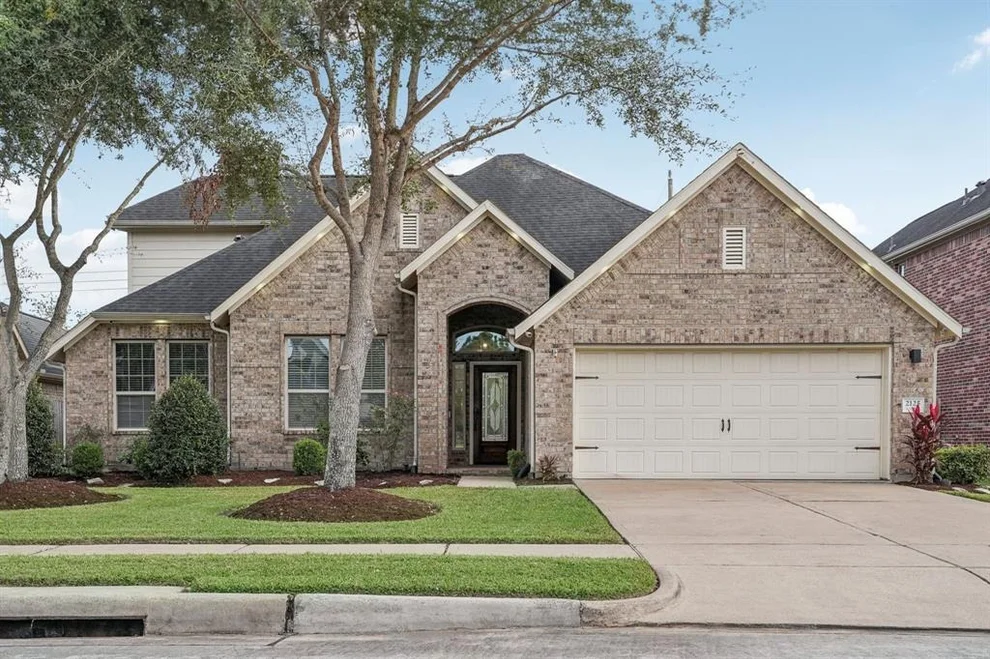 Unit for sale at 2125 Mooncrest Drive, Houston, TX 77089