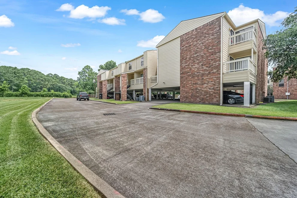 Unit for sale at 2501 Gulf Freeway, Dickinson, TX 77539
