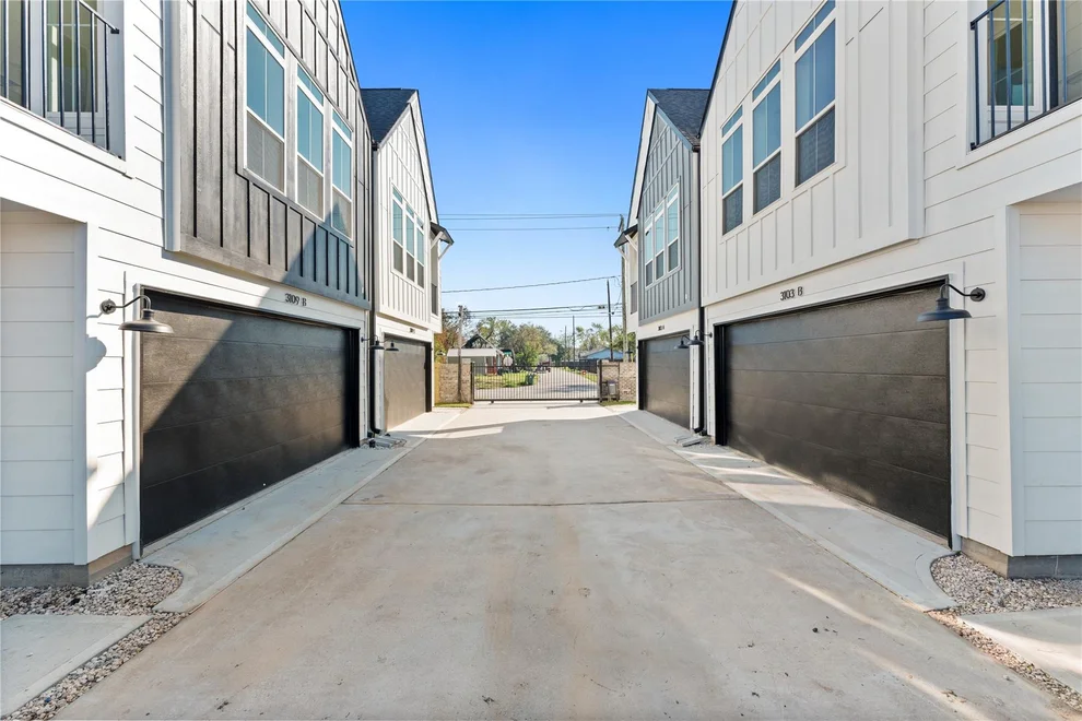 Unit for sale at 3107 Jensen Dr, Houston, TX 77026