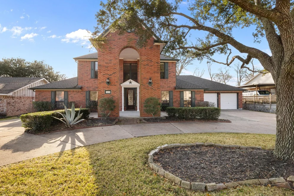 Unit for sale at 1400 Oak Hollow Drive, Dickinson, TX 77539