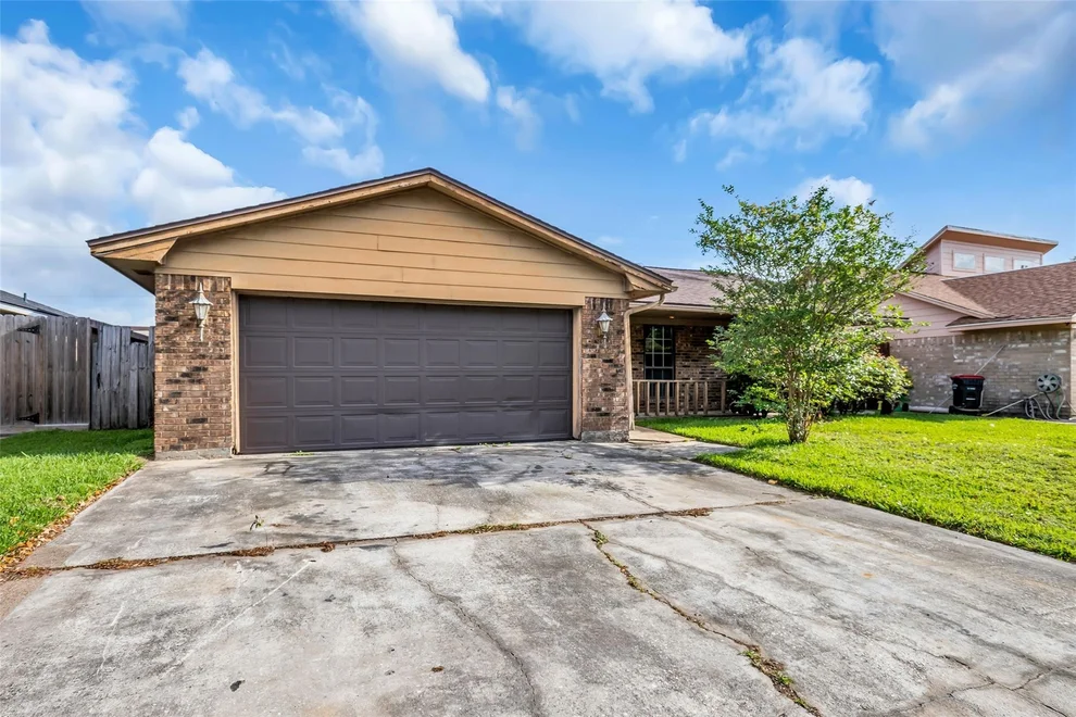 Unit for sale at 700 Briarclift Lane, Baytown, TX 77521