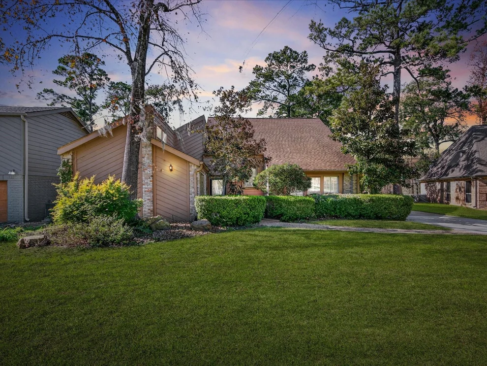 Unit for sale at 16015 Pebble Bend Drive, Houston, TX 77068