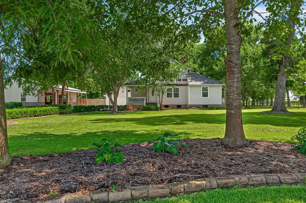 Unit for sale at 238 Horse Shoe Trail, Angleton, TX 77515