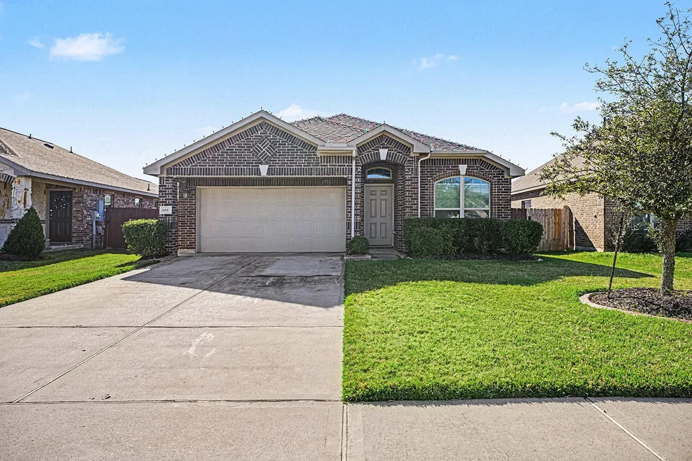 Unit for sale at 8817 Voyager Drive, Texas City, TX 77591
