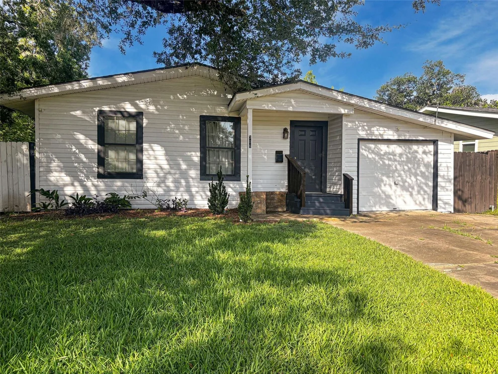 Unit for sale at 306 Azalea Street, Lake Jackson, TX 77566