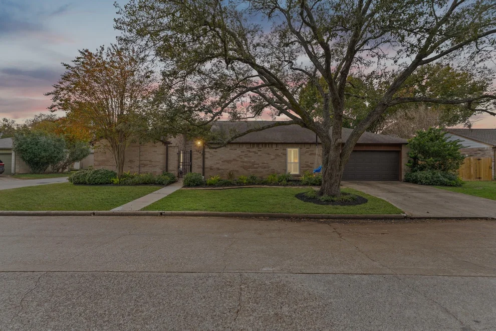 Unit for sale at 1546 Beaconshire Road, Houston, TX 77077