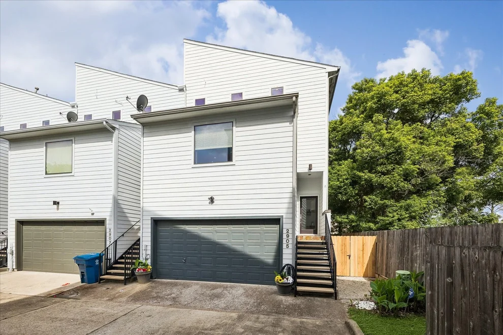 Unit for sale at 2905 Chartres Street, Houston, TX 77004