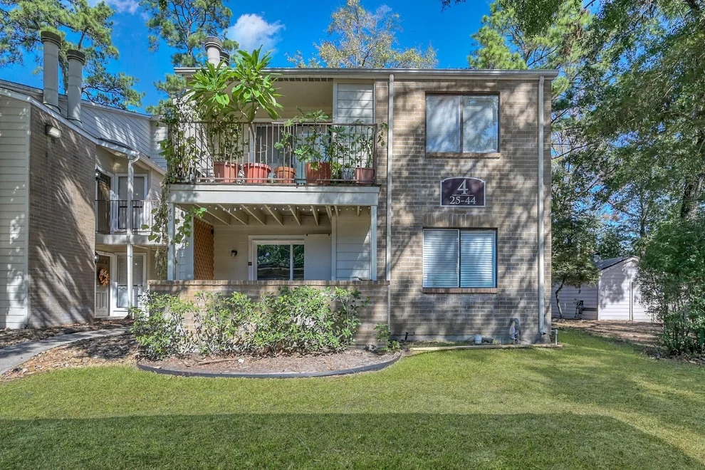 Unit for sale at 3500 Tangle Brush Drive, The Woodlands, TX 77381