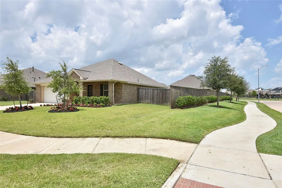 Unit for sale at 4935 Twin Summit Drive, Rosenberg, TX 77469