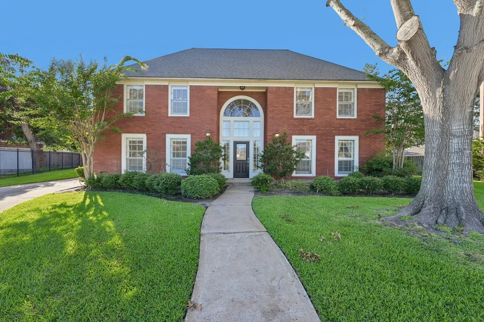 Unit for sale at 15 Sterling Street, Sugar Land, TX 77479