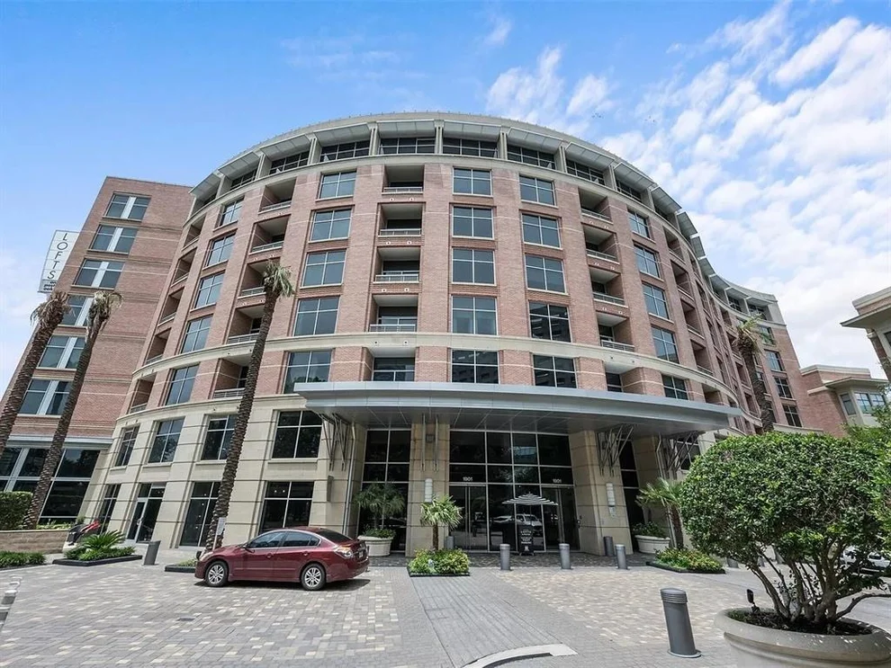 Unit for sale at 1901 Post Oak Boulevard, Houston, TX 77056