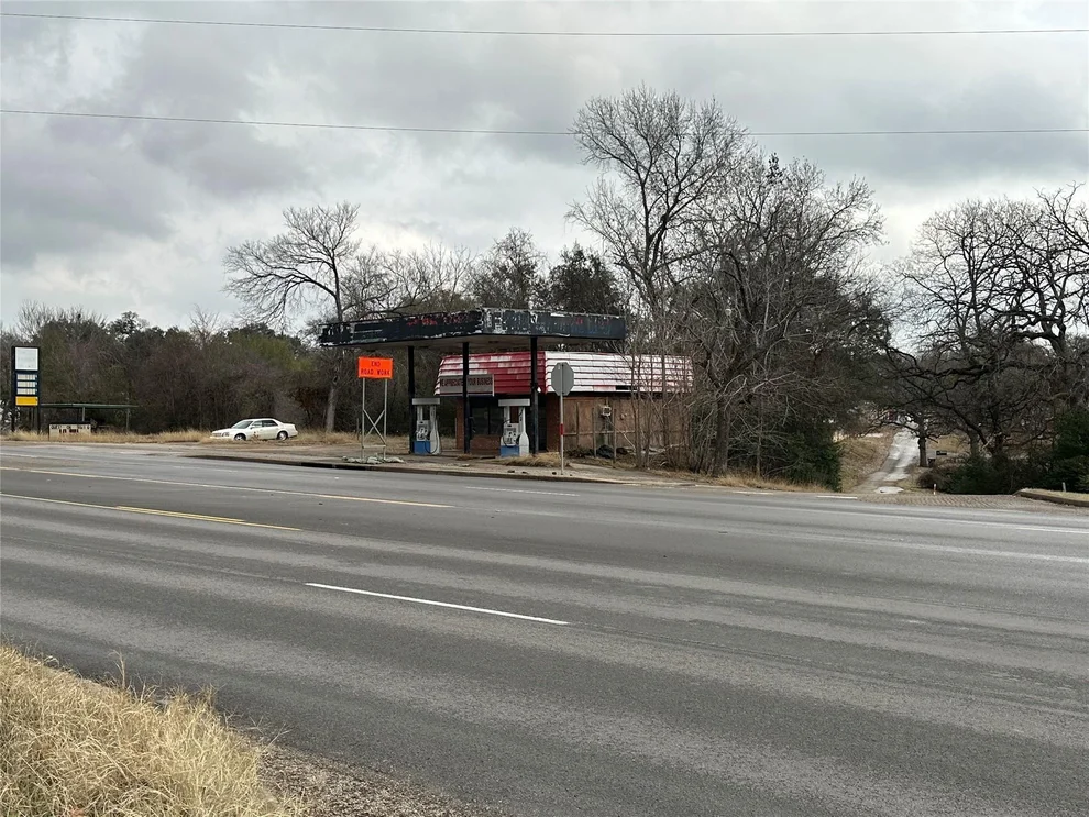 Unit for sale at 200 N Frankston Highway, Frankston, TX 75763