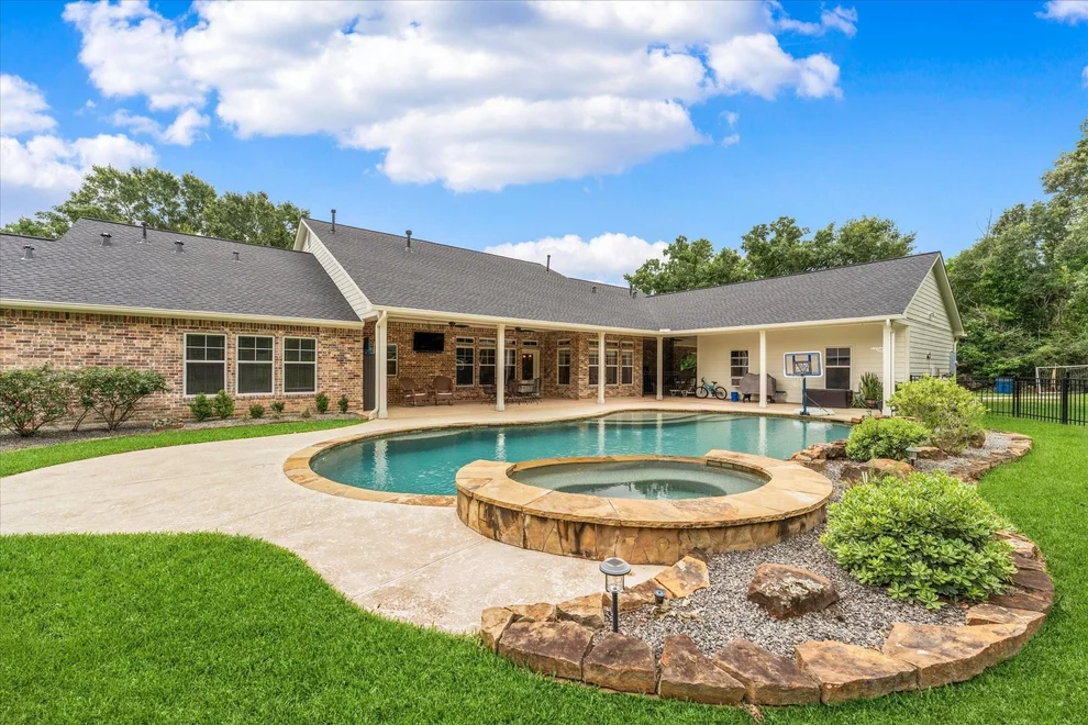 Unit for sale at 8512 Prince William Court, Montgomery, TX 77316