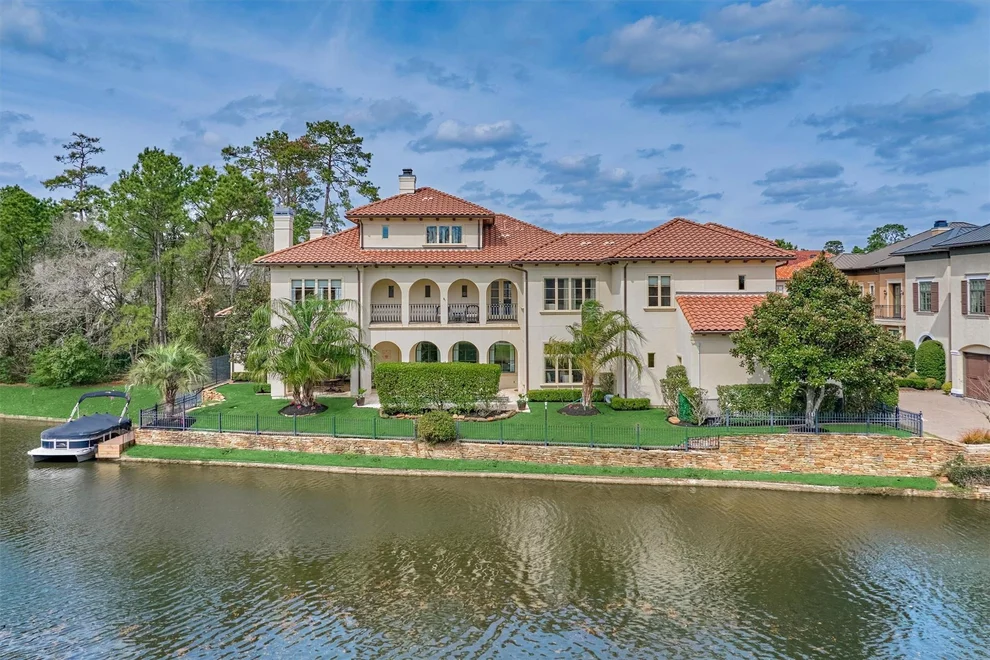 Unit for sale at 3 Dorset Square, The Woodlands, TX 77381