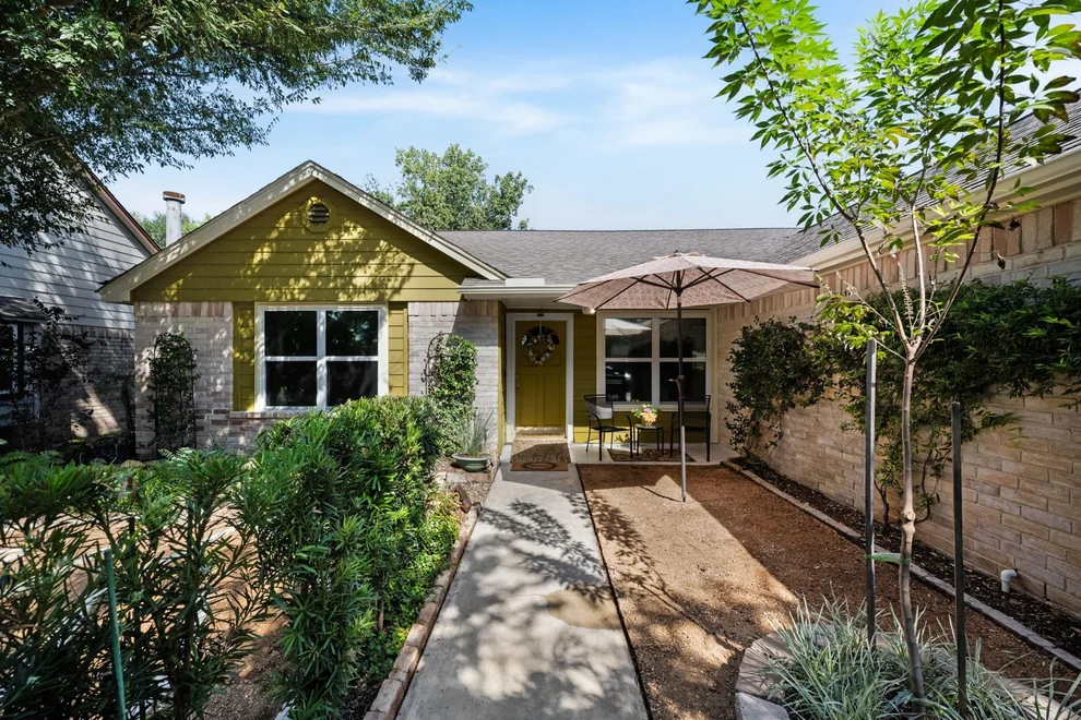 Unit for sale at 13042 Huntleigh Way, Sugar Land, TX 77478