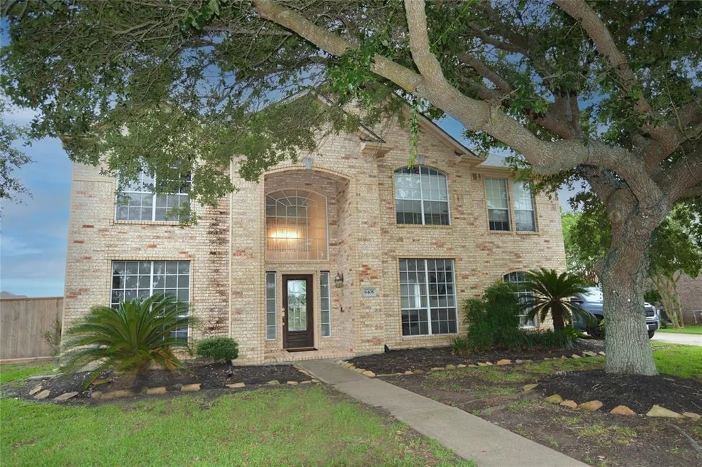 Unit for sale at 8405 Rayleine Drive, Pearland, TX 77584