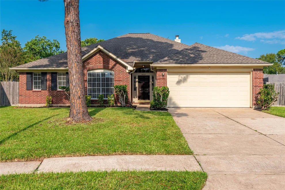 Unit for sale at 4918 Heritage Plains Drive, Friendswood, TX 77546