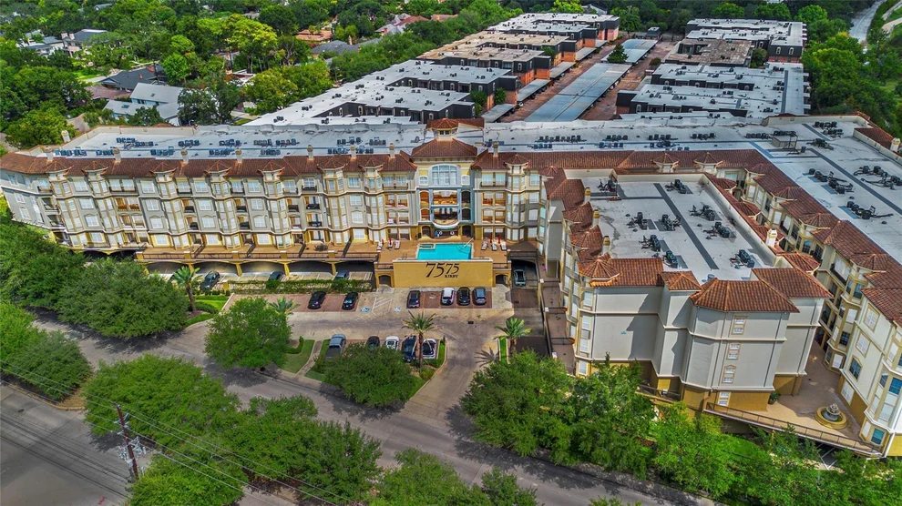 Unit for sale at 7575 Kirby Drive, Houston, TX 77030