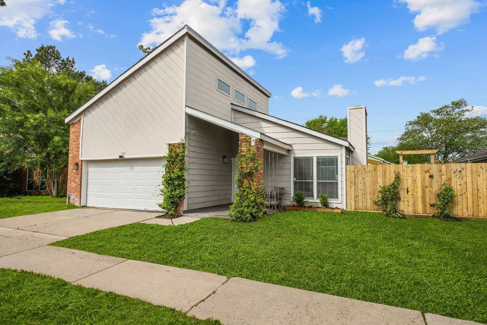 Unit for sale at 3711 Moss Tree Road, Houston, TX 77043