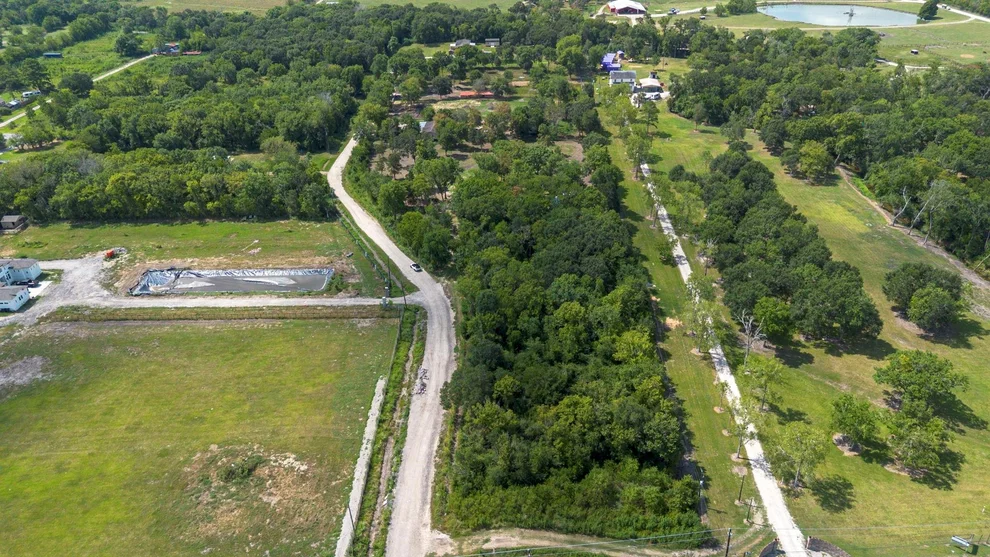 Unit for sale at 5110 Fm 517, Alvin, TX 77511