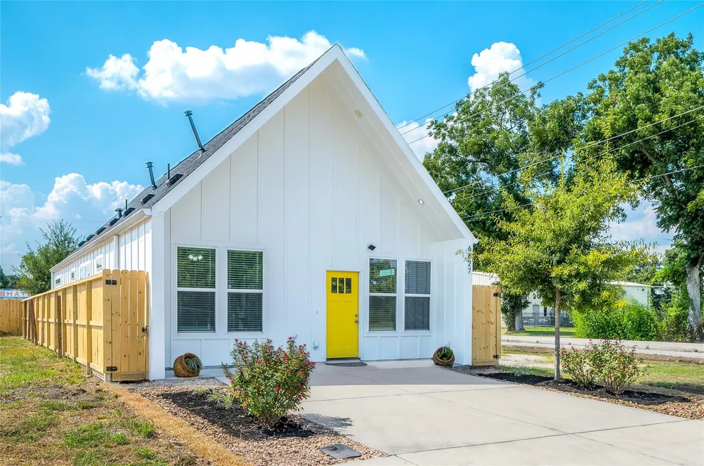 Unit for sale at 6827 Tuskegee, Houston, TX 77091