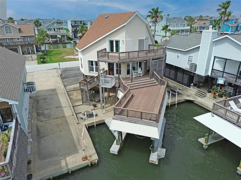 Unit for sale at 1005 Long Reach Drive, Tiki Island, TX 77554