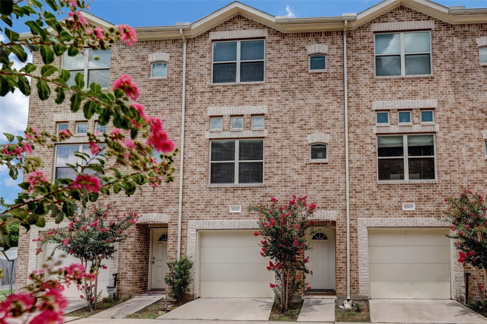 Unit for sale at 5941 South Loop E, Houston, TX 77033