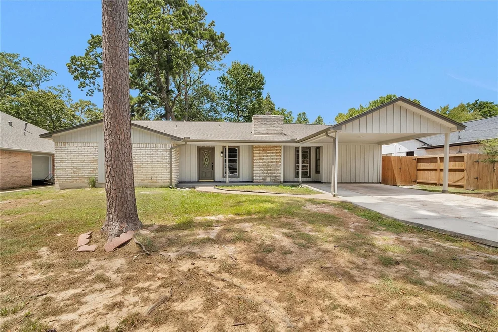 Unit for sale at 75 Rolling Hills Drive W, Conroe, TX 77304