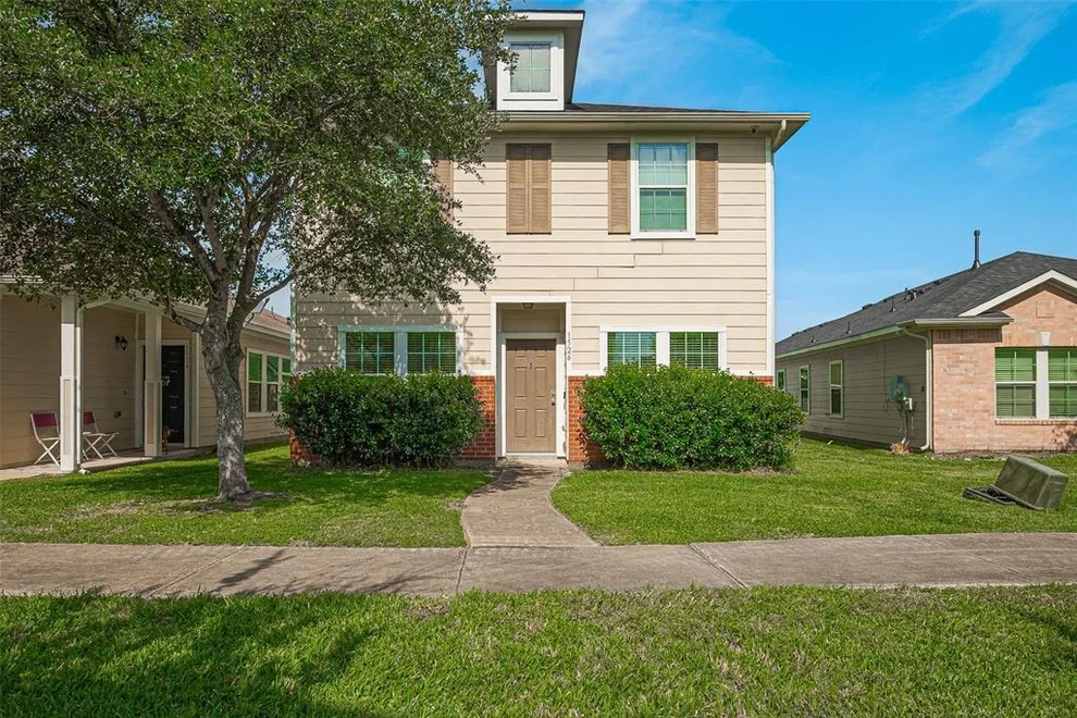 Unit for sale at 1526 Claremont Garden Circle, Houston, TX 77047